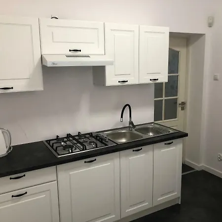 Rosa Проживання в сім'ї